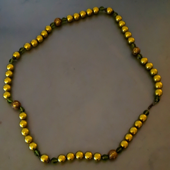 Long green beaded necklace - Picture 2 of 2